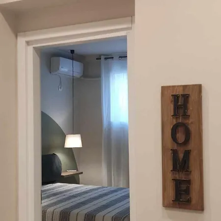 The Roots Of Parthenon Apartment *