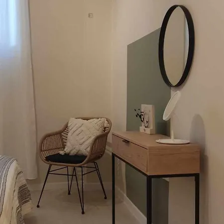 The Roots Of Parthenon Apartment *